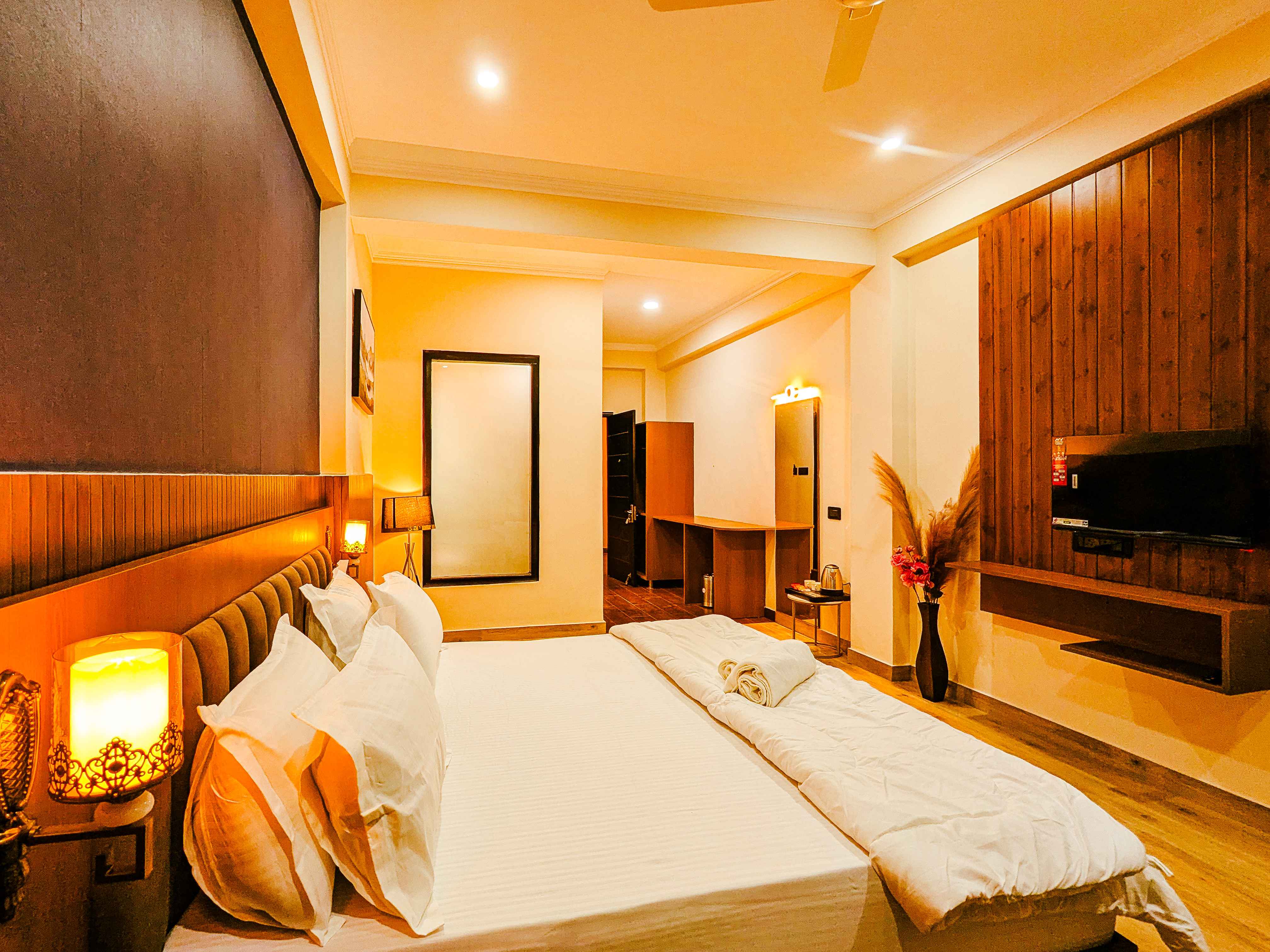 Shangarh Meadow Suite with Private Balcony